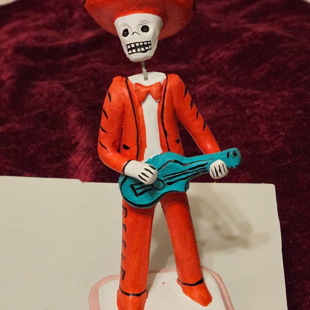 VINTAGE OAXACAN MUERTOS GUITAR PLAYER SCULPTURE 7 INCHES TALL